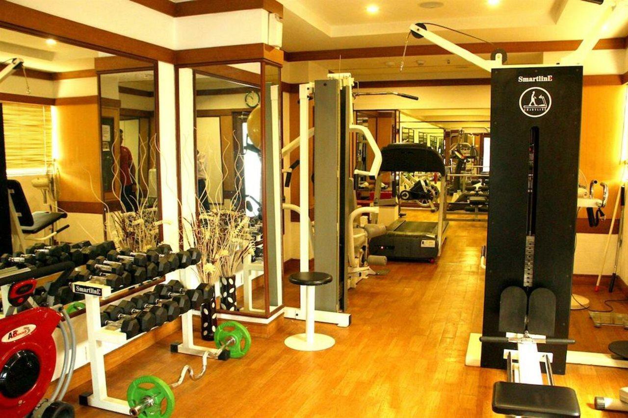 Gokulam Park Hotel Kochi Bagian luar foto