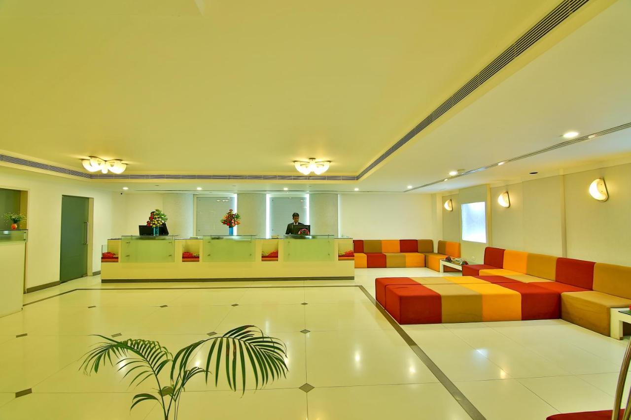 Gokulam Park Hotel Kochi Bagian luar foto