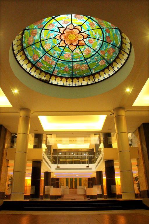 Gokulam Park Hotel Kochi Bagian luar foto