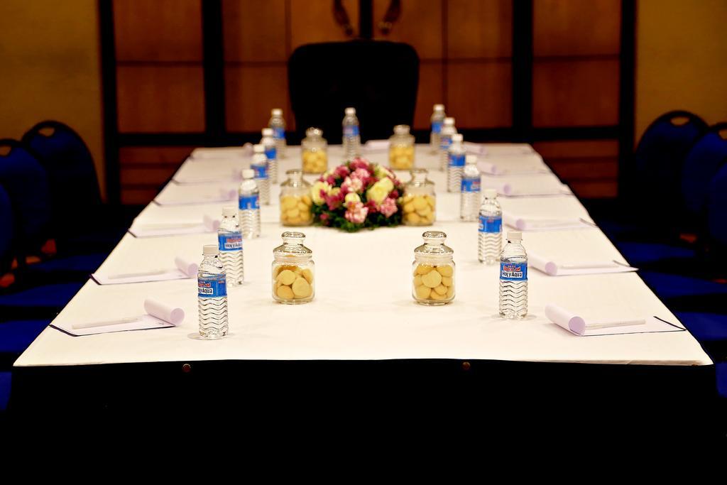 Gokulam Park Hotel Kochi Bagian luar foto