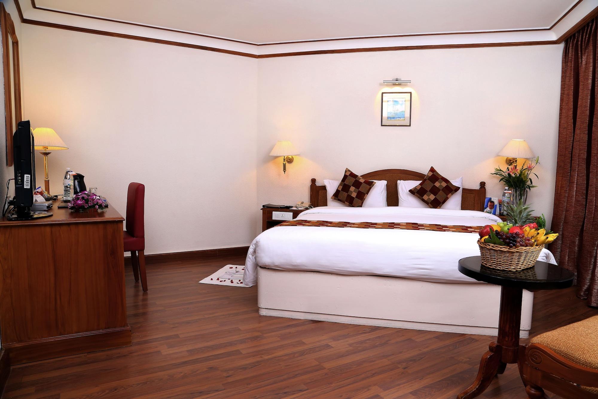 Gokulam Park Hotel Kochi Bagian luar foto