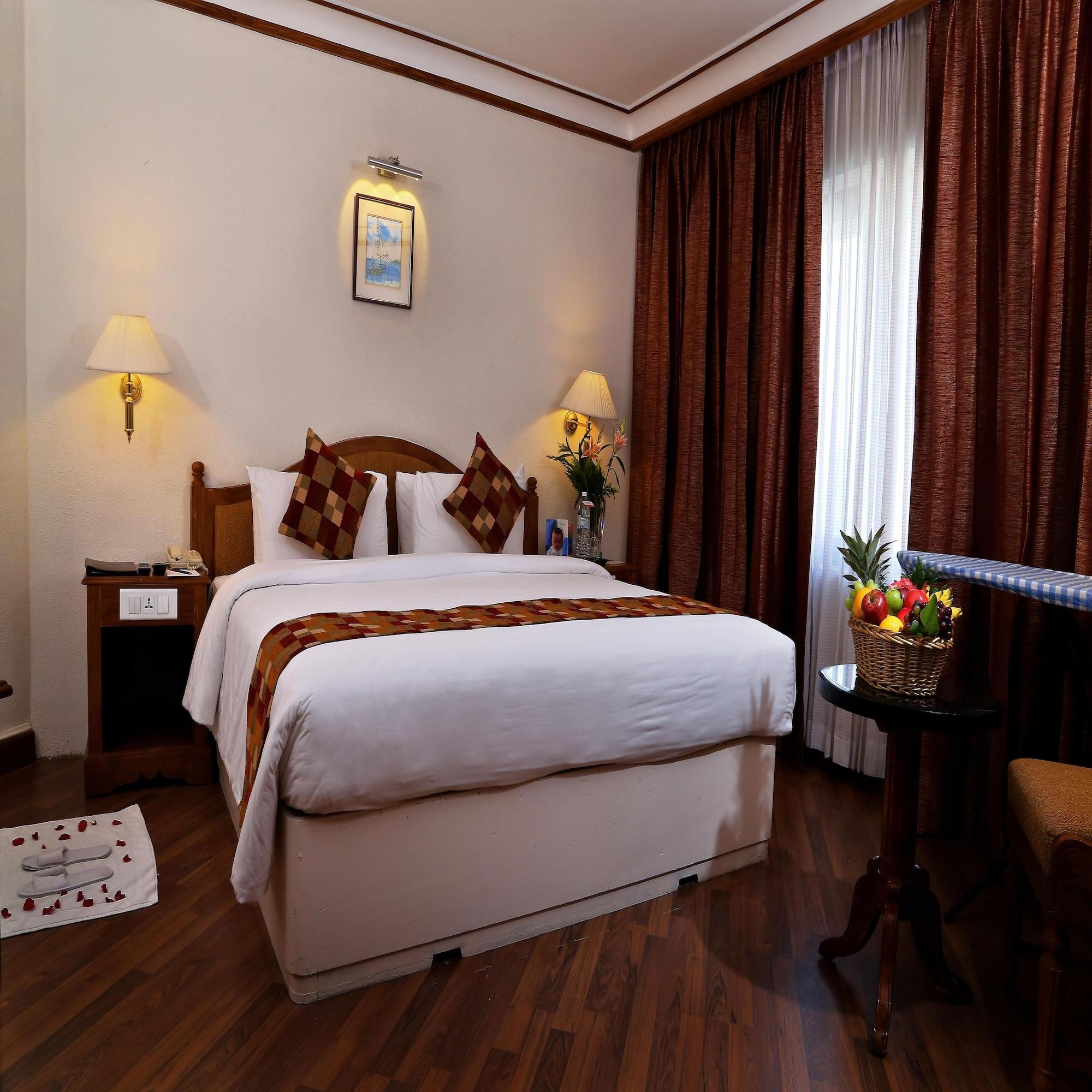 Gokulam Park Hotel Kochi Bagian luar foto