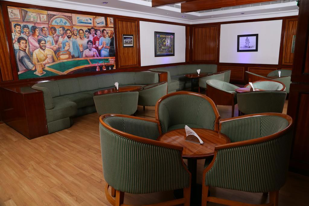 Gokulam Park Hotel Kochi Bagian luar foto
