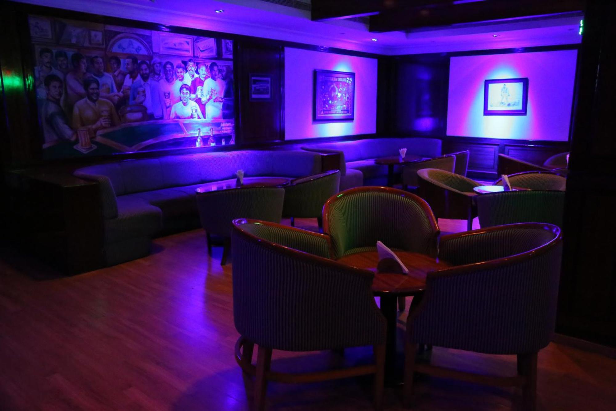 Gokulam Park Hotel Kochi Bagian luar foto
