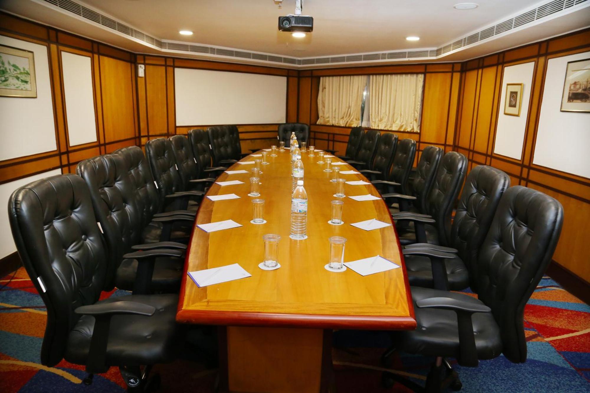Gokulam Park Hotel Kochi Bagian luar foto