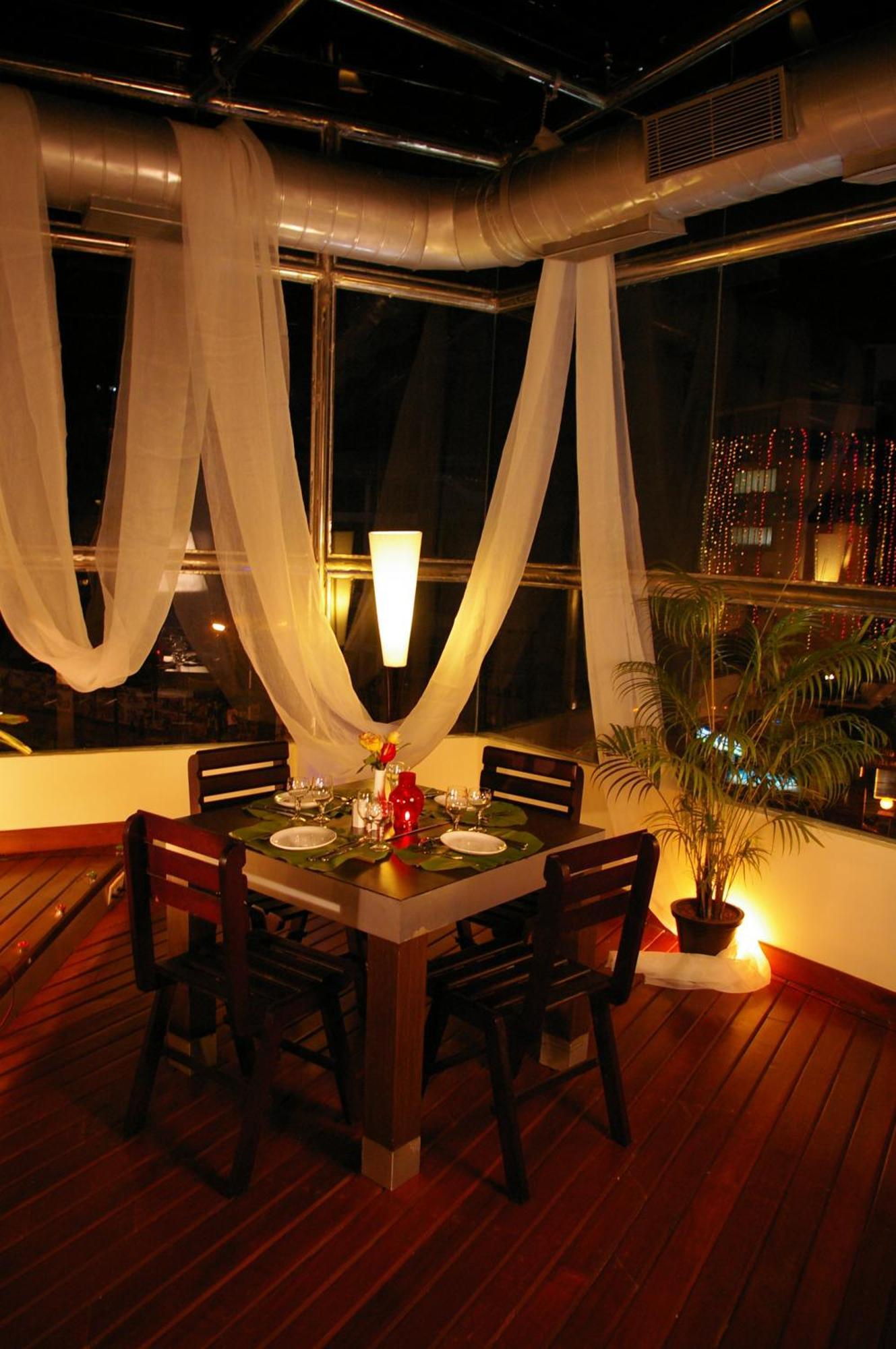 Gokulam Park Hotel Kochi Bagian luar foto