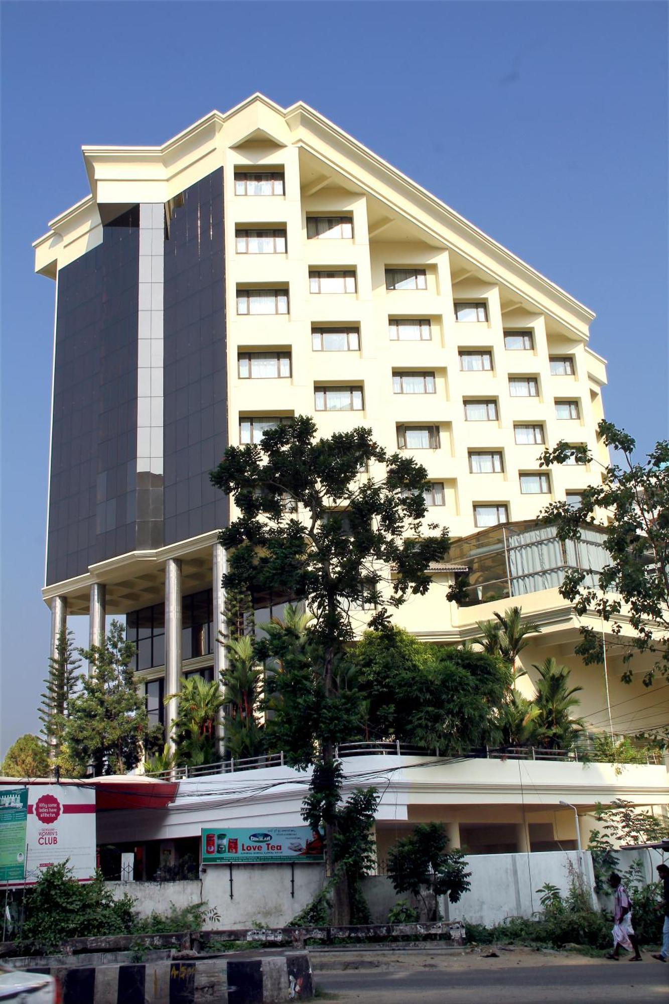 Gokulam Park Hotel Kochi Bagian luar foto