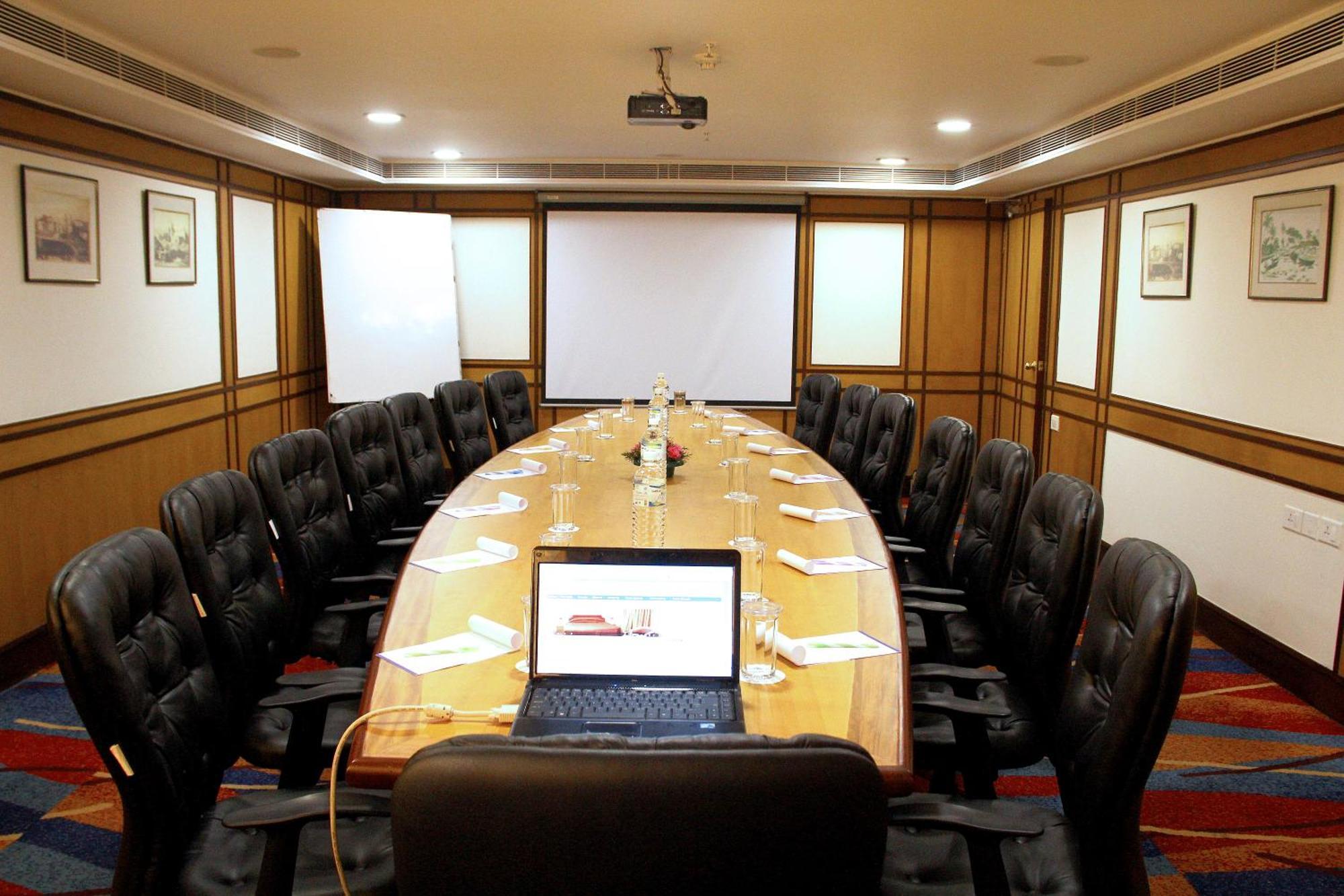 Gokulam Park Hotel Kochi Bagian luar foto