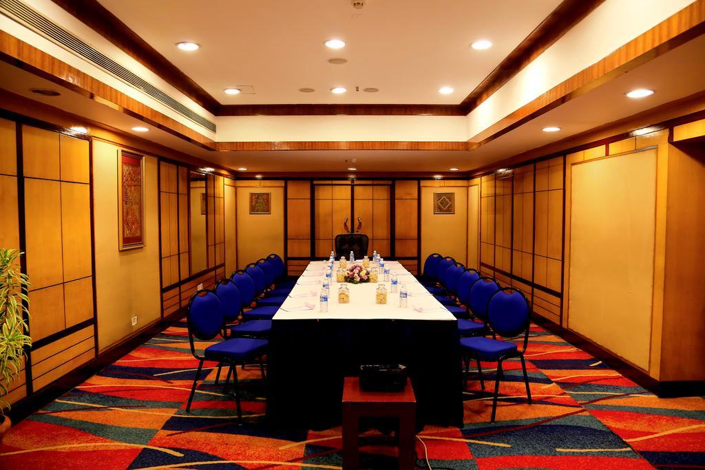 Gokulam Park Hotel Kochi Bagian luar foto