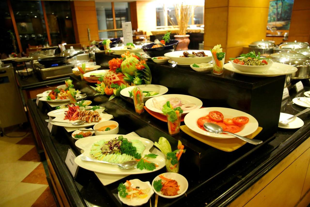 Gokulam Park Hotel Kochi Bagian luar foto